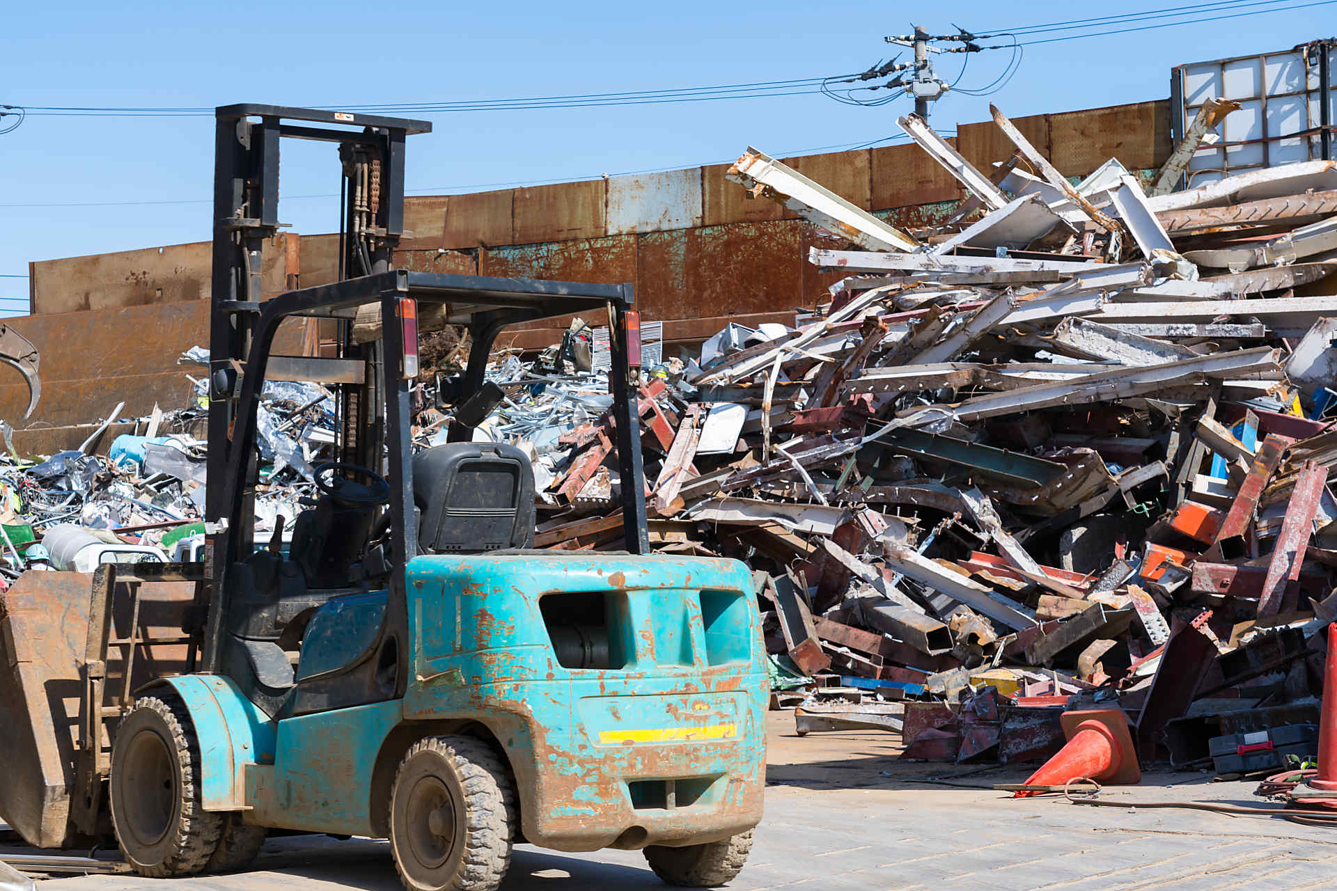 産業廃棄物処理や不用品回収もお任せ